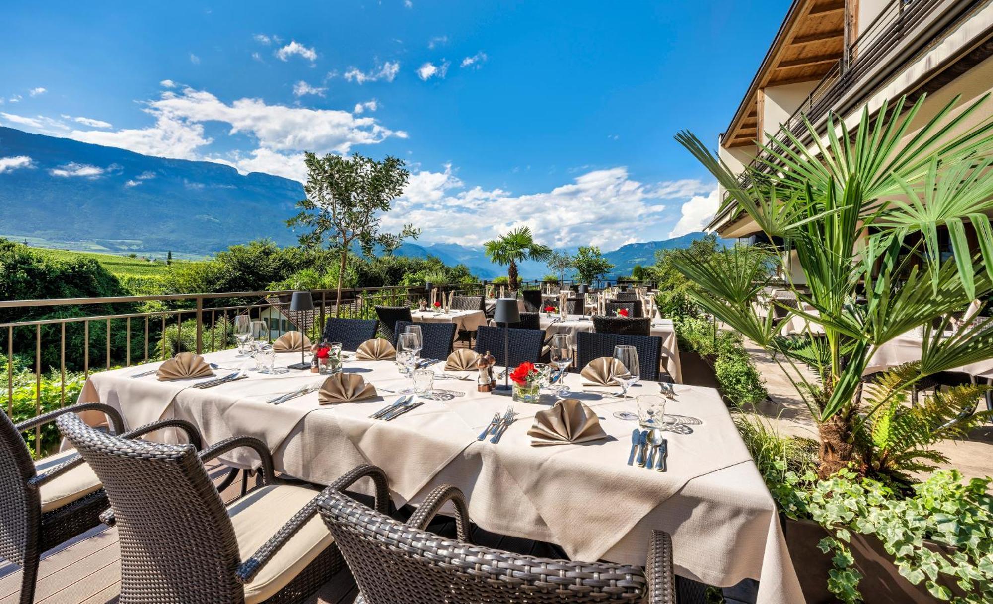 Hotel Girlanerhof Appiano Sulla Strada Del Vino Dış mekan fotoğraf