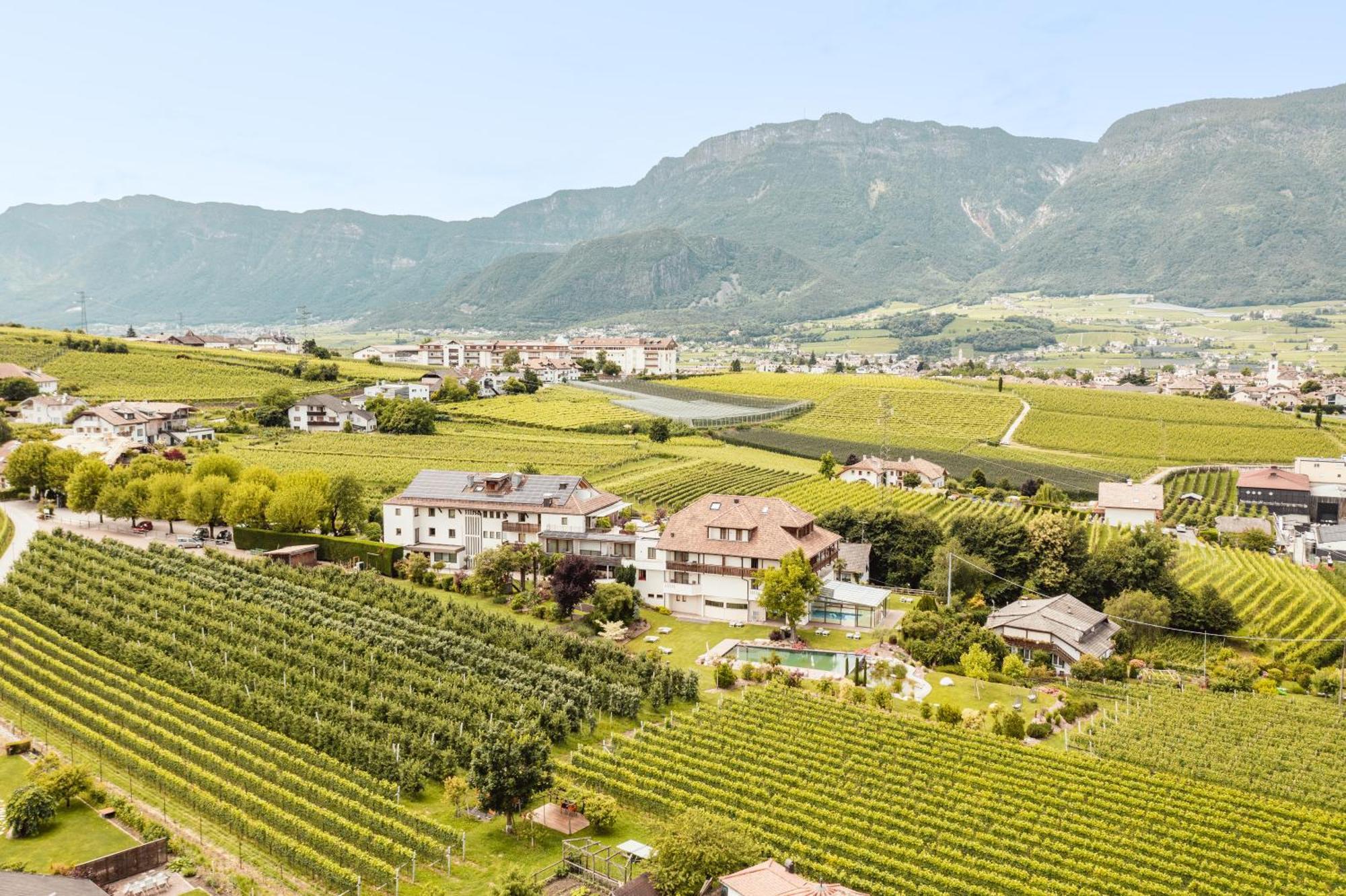 Hotel Girlanerhof Appiano Sulla Strada Del Vino Dış mekan fotoğraf